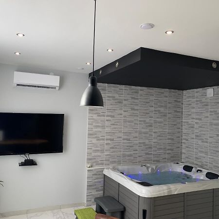 Appartement Spa Gingko, N1 Valenciennes, Wifi, Netflix Aulnoy-lez-Valenciennes Eksteriør billede